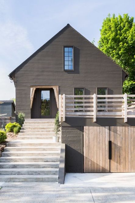 A simple, yet charming exterior with a below-grade garage and horizontal fencing around the deck. (Photography by Alyssa Rosenheck)