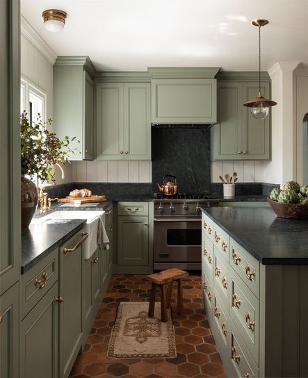 Home Tour | Heidi Caillier’s N28 Tudor