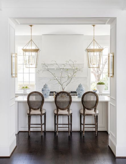 The Charm of Chinoiserie | Styling Your Home with Blue and White Vases for Timeless Elegance