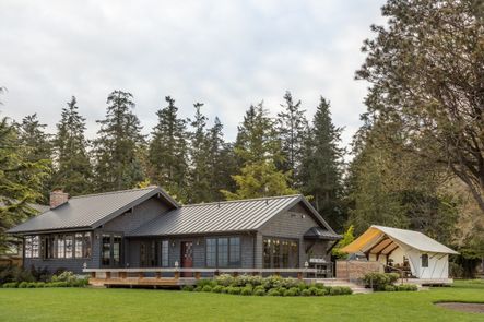 Home Tour | Hoedemaker Pfeiffer’s Whidbey Island Retreat