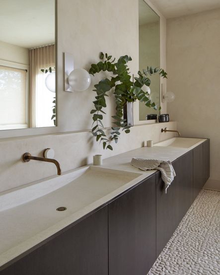 Home Tour | Exploring KaemingK's Lo House: A Harmonious Blend of Organic Modernism