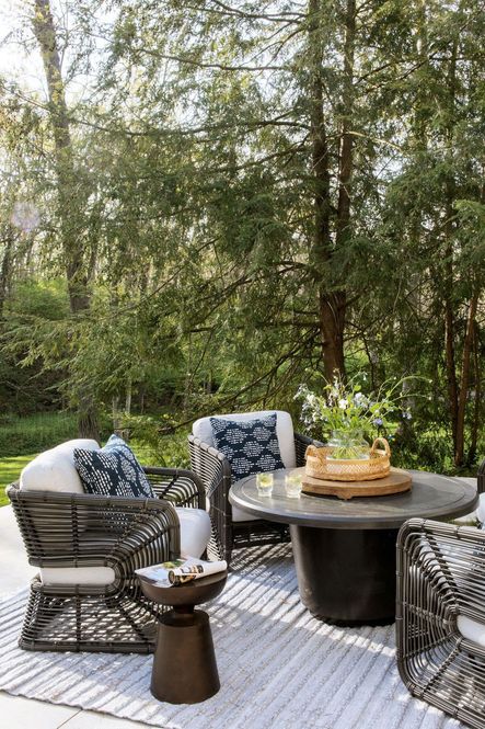 SHOP THE LOOK: Carver Lounge Chair, Torre Outdoor Gray &amp; Cream Rug, Cruz End Table