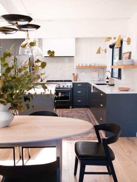 We are living for beautiful kitchens with richly colored cabinets. This relaxed space is cheerful yet timeless.