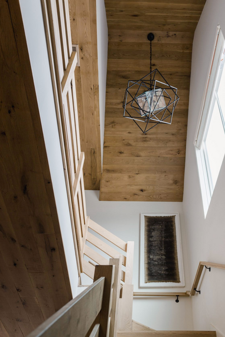 Wood and white are a timeless duo, but adding this geometric chandelier makes things even better.