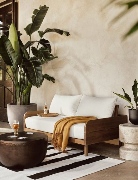 5 Things to Consider when Choosing a Modern Outdoor Sofa