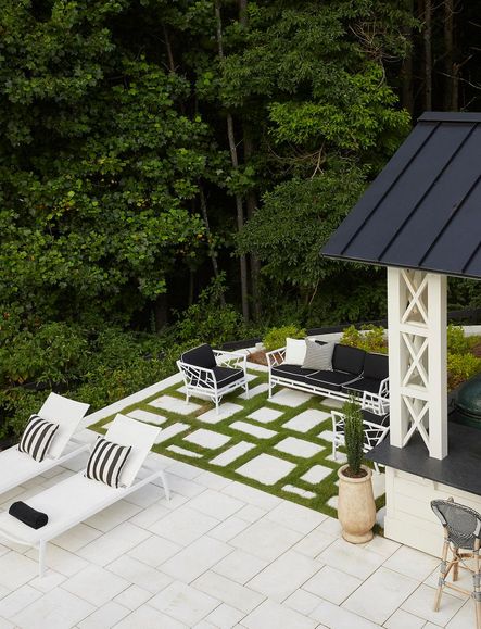 Landscape Design by Falkner Gardens | Home Design by Elle And Vreeland | Photo by Jean Allsopp