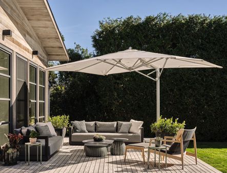 A Look at Trending Materials for Luxury Outdoor Furniture
